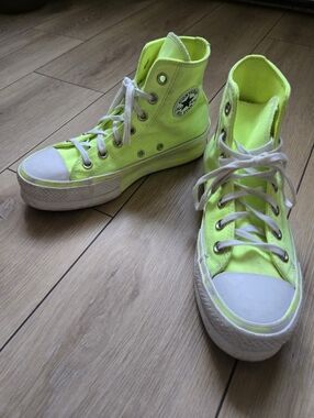Converse Chuck Taylor All Star Lift Hi in the "Volt Glow" Size 6